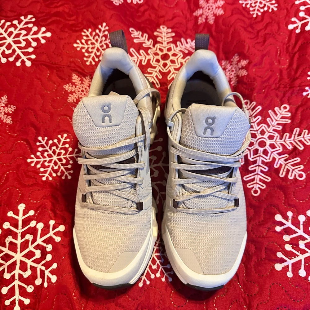 On Women's Cloudwander Waterproof Shoes
SIZE 7
MAKE AN OFFER